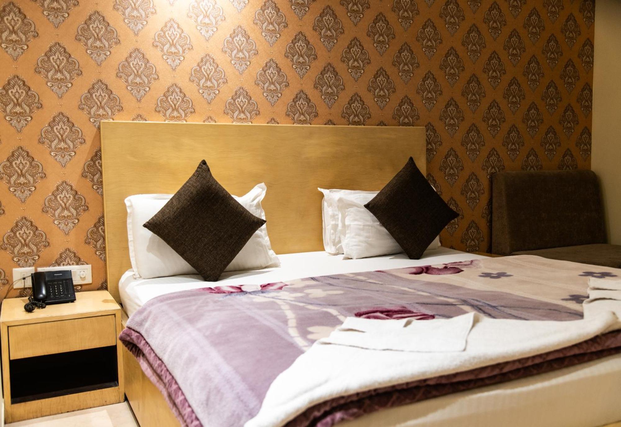Mayur Hotel New Delhi Exterior photo