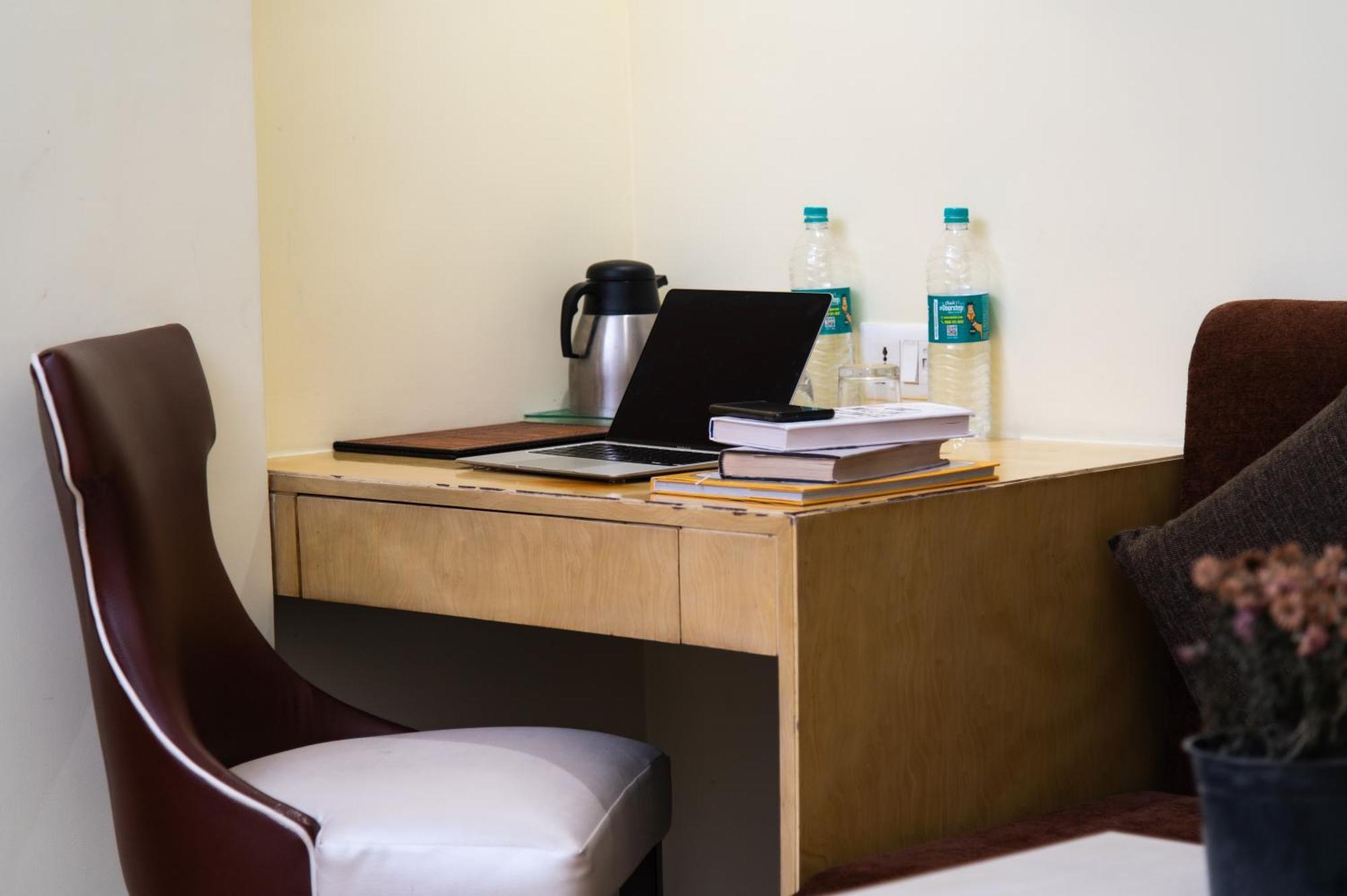 Mayur Hotel New Delhi Exterior photo