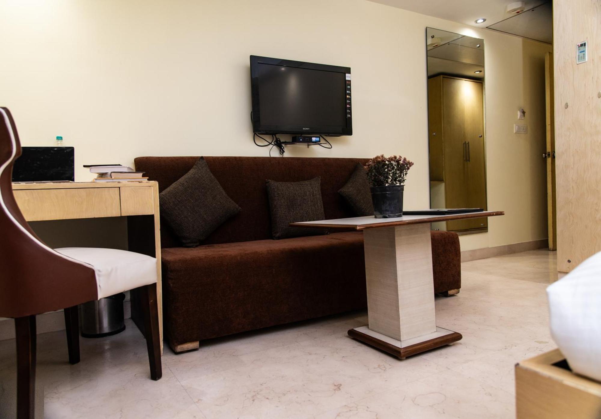 Mayur Hotel New Delhi Exterior photo