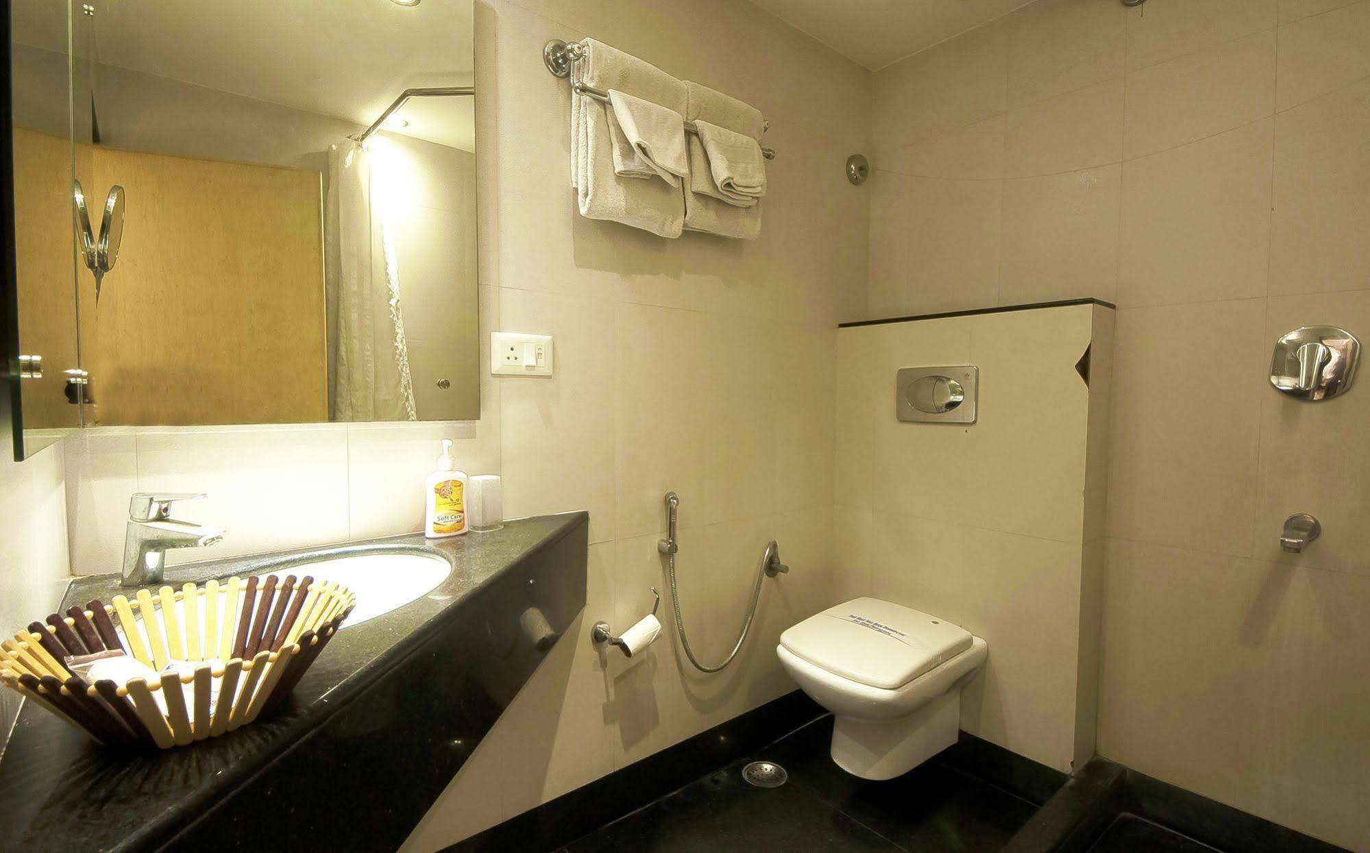 Mayur Hotel New Delhi Exterior photo
