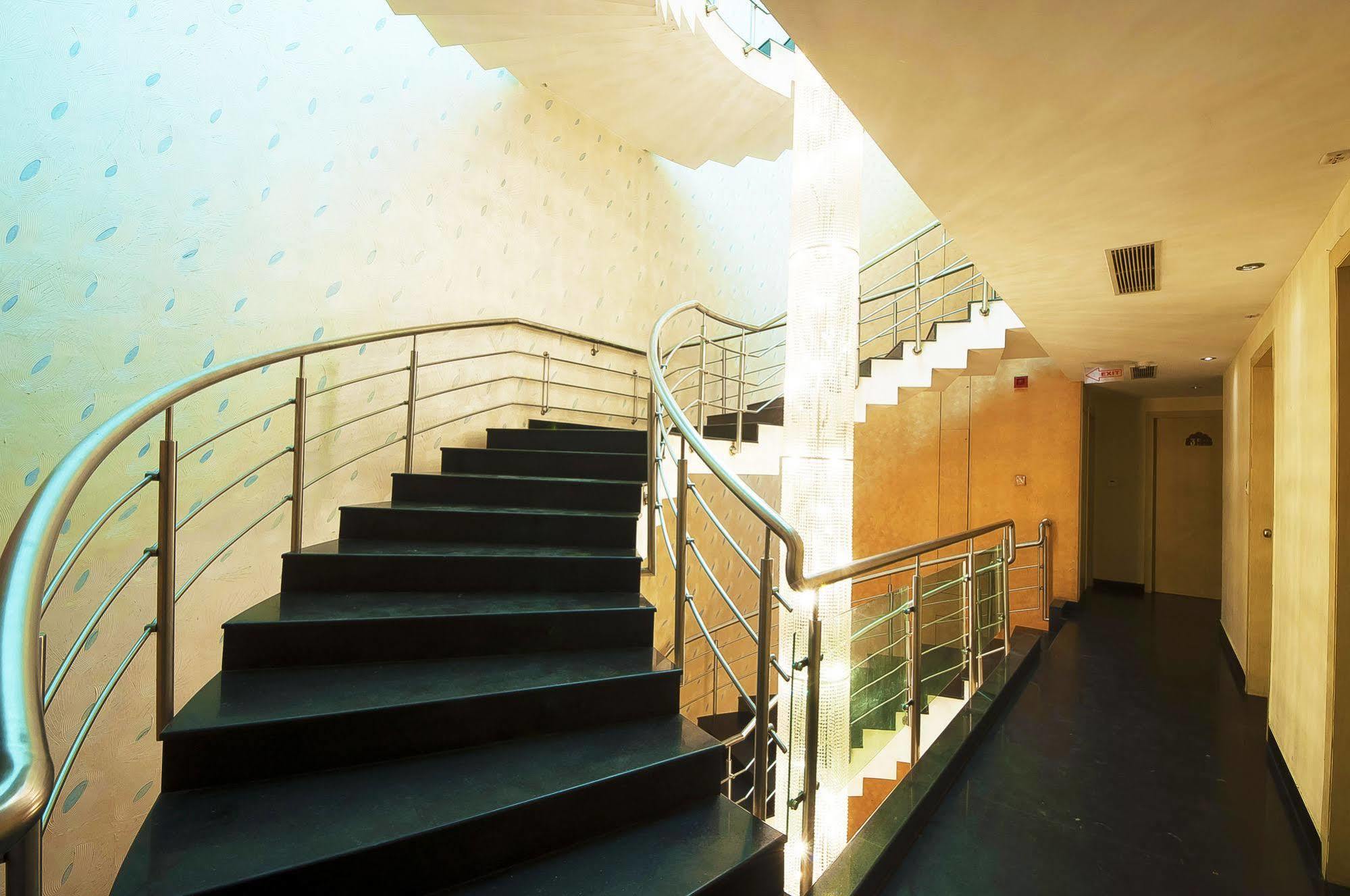 Mayur Hotel New Delhi Exterior photo