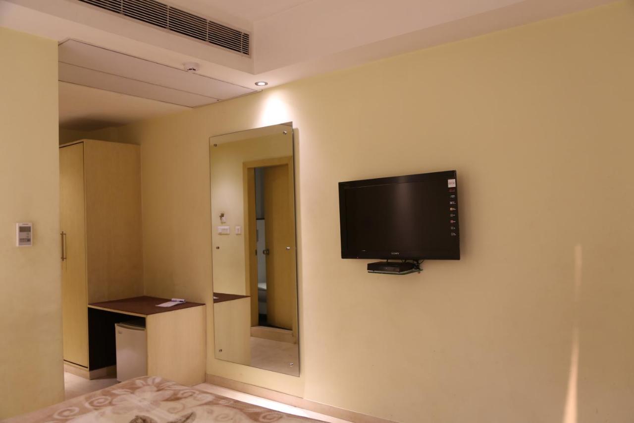 Mayur Hotel New Delhi Exterior photo