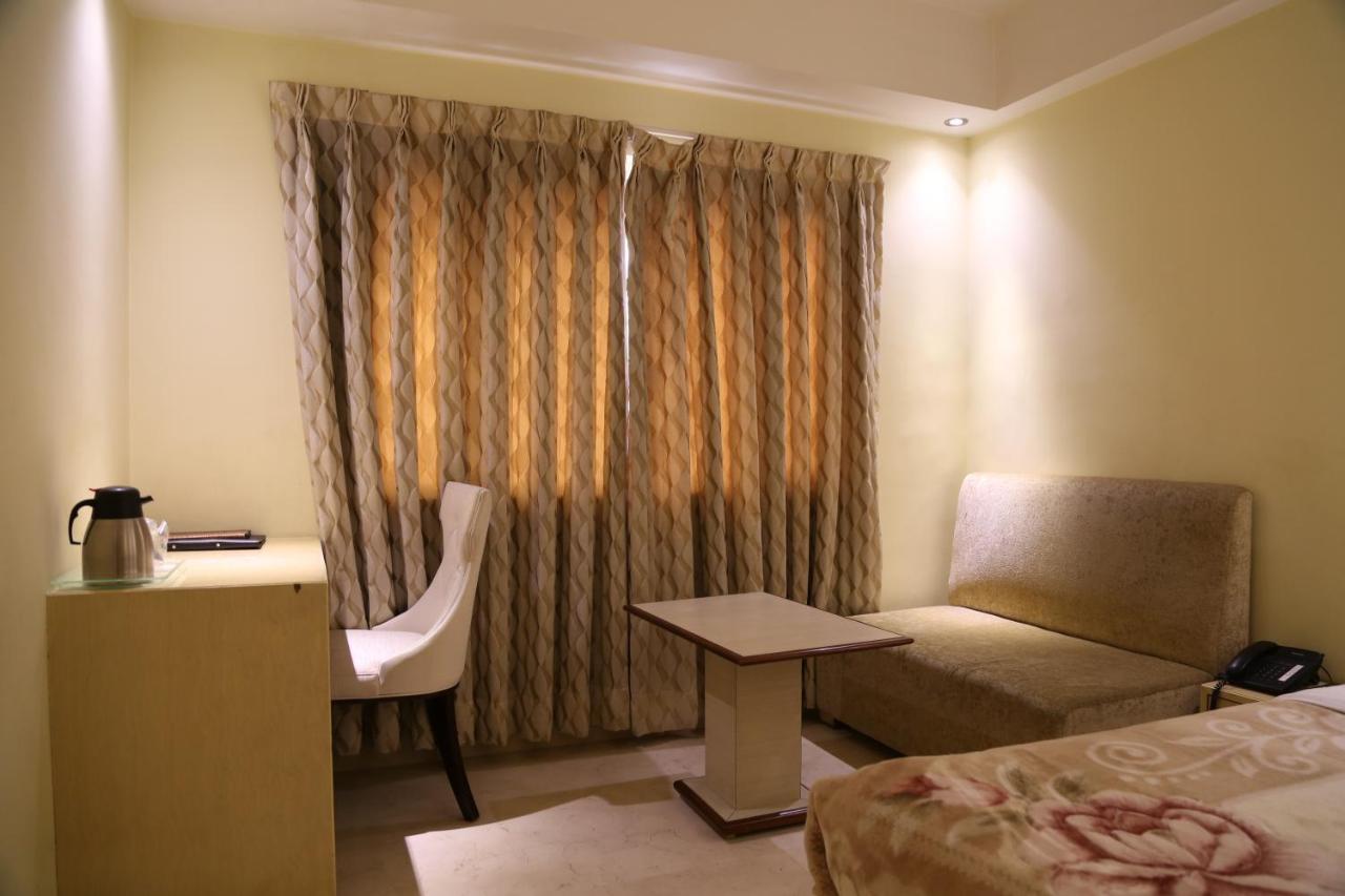 Mayur Hotel New Delhi Exterior photo